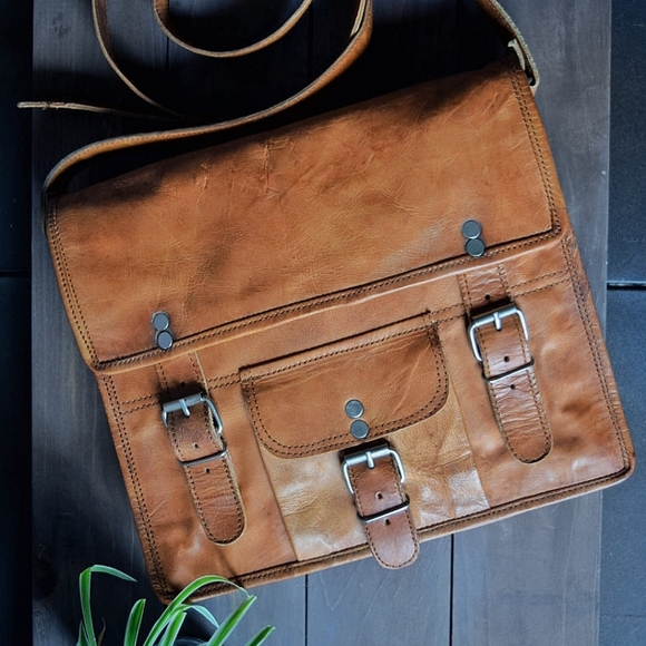 Handcrafted Genuine Leather Messenger Bag with Canvas Interior - Picture 3 of 4